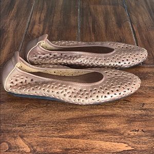 NWOT Arche Lilly flats in bronze